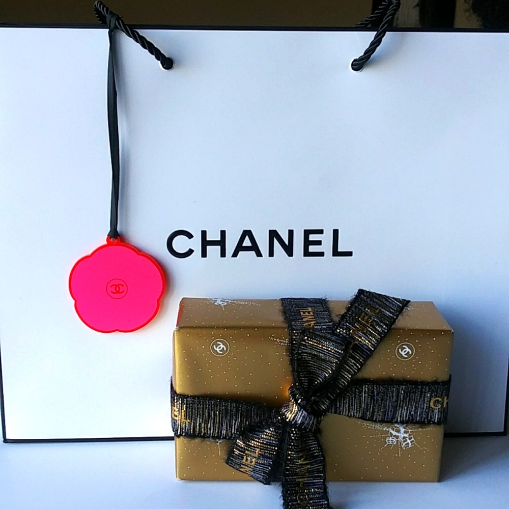 CHANEL Bag & Charm